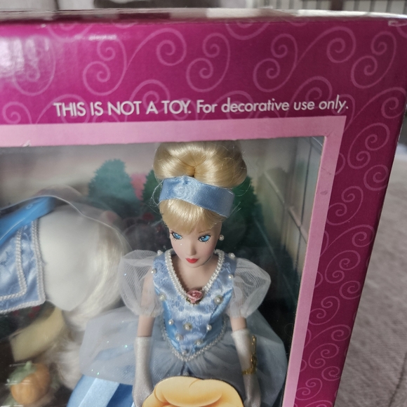 Disney Cinderella Porcelain Keepsake Doll & Horse Collectible NRFM Vintage - Picture 13 of 13